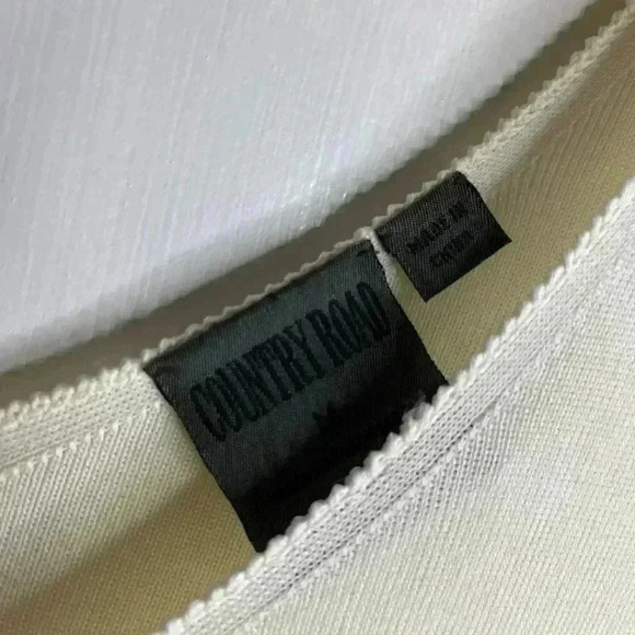 Country Road Ivory V  Neck Tank Size Medium - Picture 4 of 6